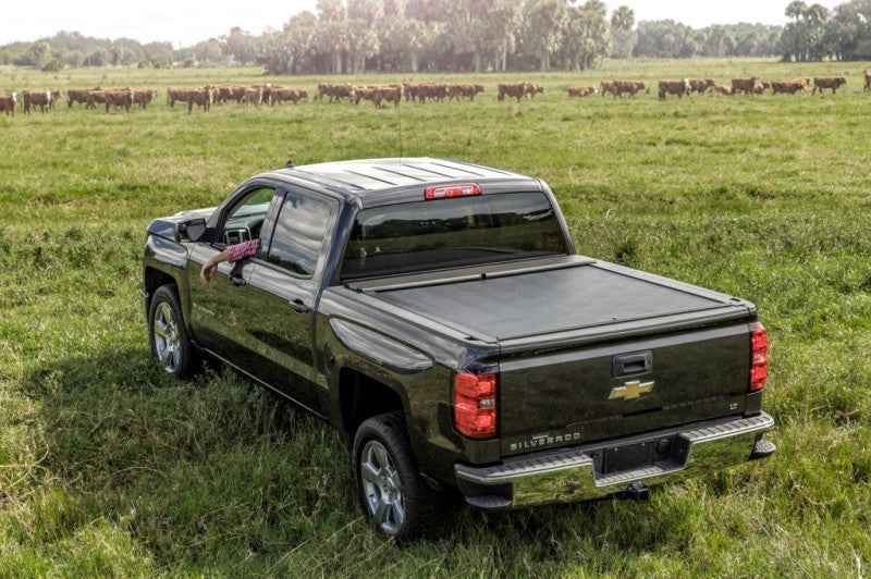 Roll-N-Lock 15-18 Chevy Colorado/Canyon XSB 59-2/16in M-Series Retractable Tonneau Cover LG261M