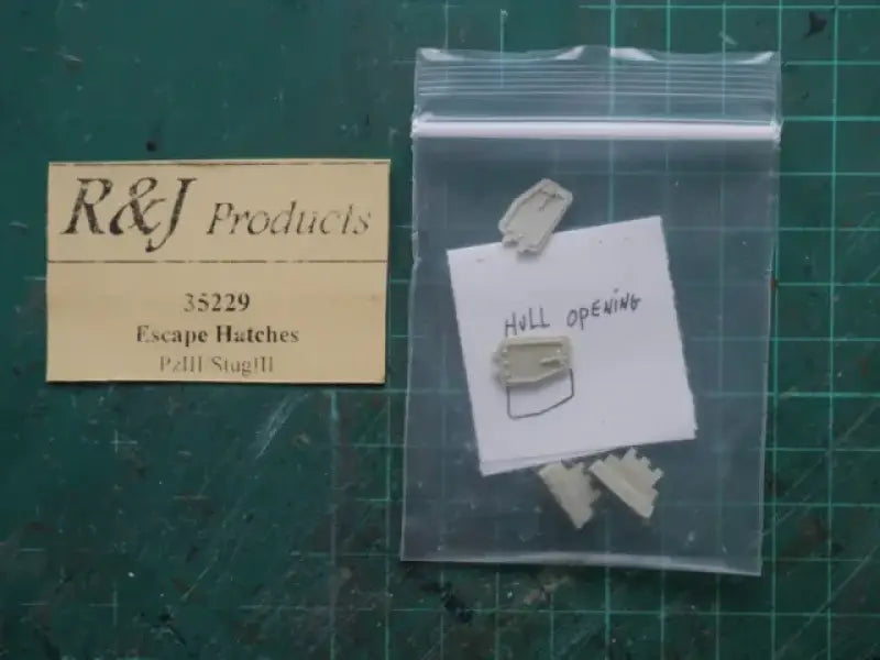 ALT5151W Vetus Altus Escape Hatch20.1'X20.1'Wh vetalt5151w