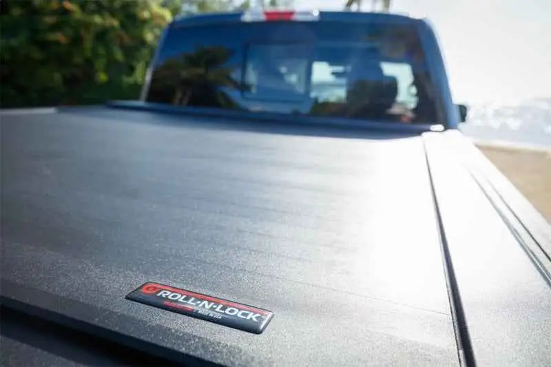 Roll-N-Lock 2020 Chevy Silverado / GMC Sierra 2500-3500 77-3/8in E-Series Retractable Tonneau Cover rc226e